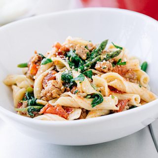 Bistro Pasta with Spicy Italian Sausage | thecozyapron.com