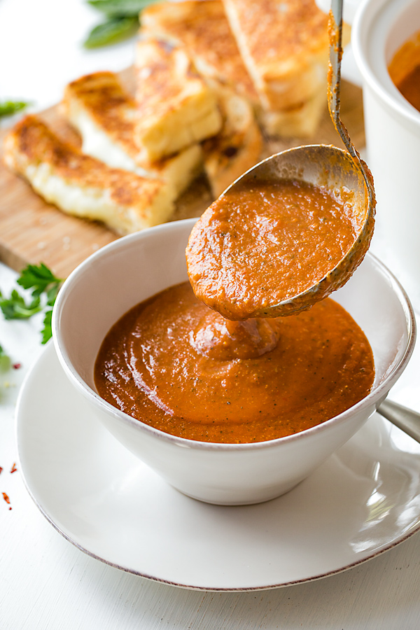 Tomato Basil Soup | thecozyapron.com