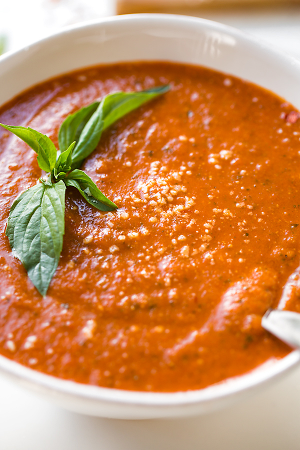 Tomato Basil Soup | thecozyapron.com