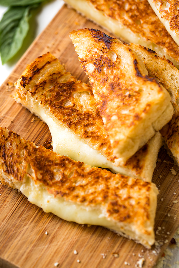 Grilled Cheese Sandwiches | thecozyapron.com