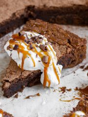 Brownie Cake | thecozyapron.com