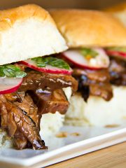 Steak Sliders | thecozyapron.com