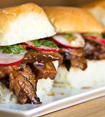 Steak Sliders | thecozyapron.com
