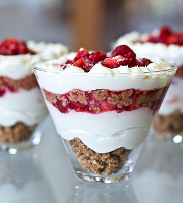 Berry Cheesecake Parfaits | thecozyapron.com