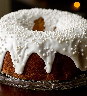 Cherry Almond Cake | thecozyapron.com