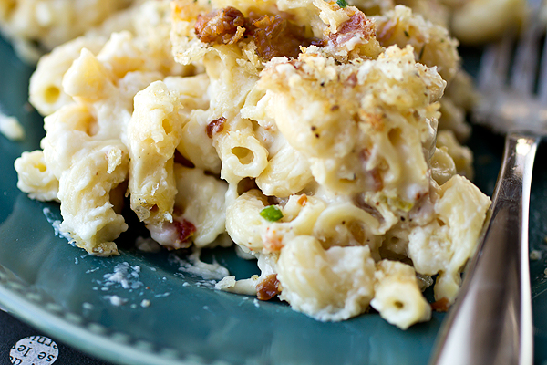 Baked Mac and Cheese | thecozyapron.com