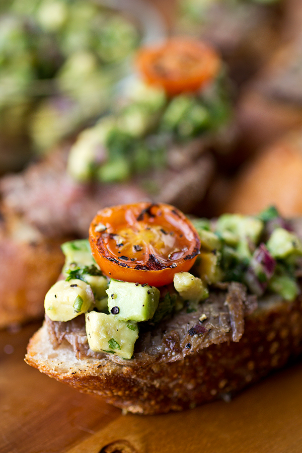 Crostini with Grilled Steak and Avocado-Lime Salsa | thecozyapron.com