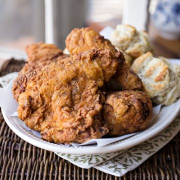 Buttermilk Fried Chicken | thecozyapron.com