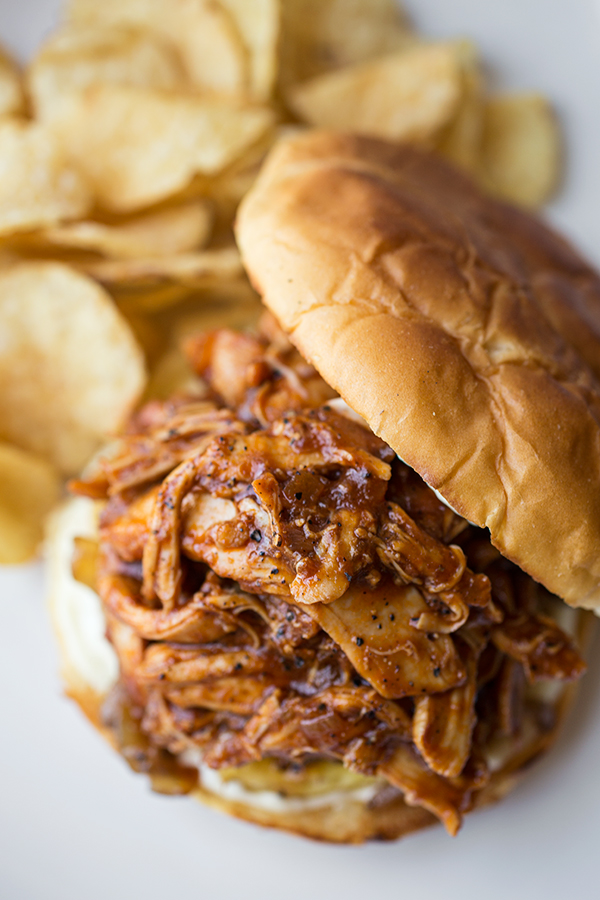 Pulled Chicken Sandwich | thecozyapron.com