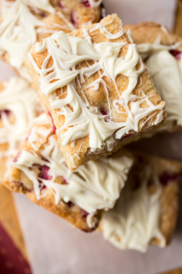 White Chocolate Blondies with Raspberries | thecozyapron.com