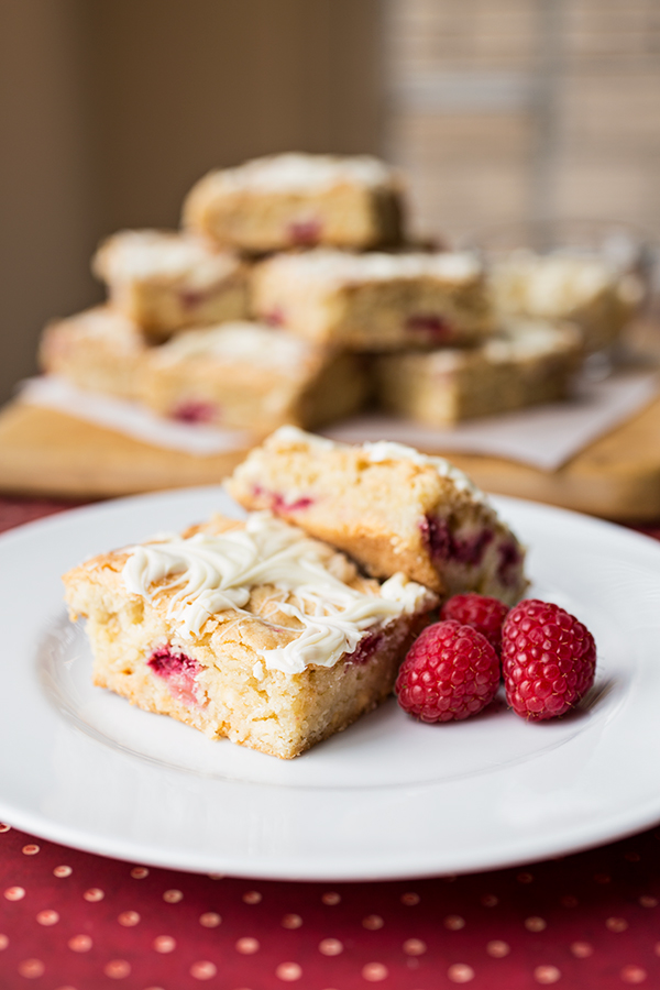 White Chocolate Blondies with Raspberries | thecozyapron.com