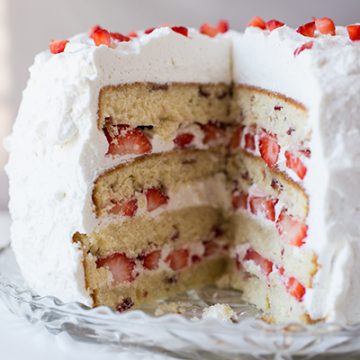 Strawberry Cake | thecozyapron.com