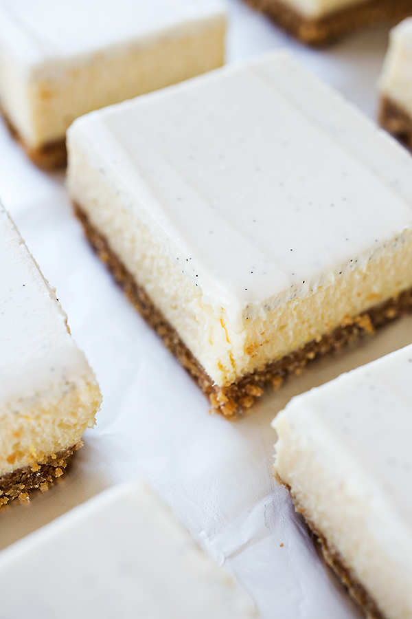 Lemon Cheesecake Bars with Vanilla Bean Sour Cream | thecozyapron.com