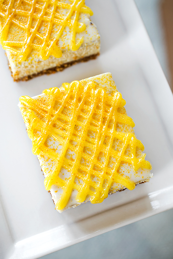 Lemon Cheesecake Bars with Lemon Curd| thecozyapron.com