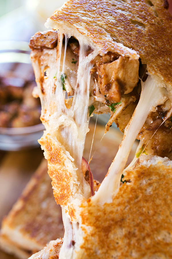 BBQ Chicken "Pizza" Grilled Cheese | thecozyapron.com