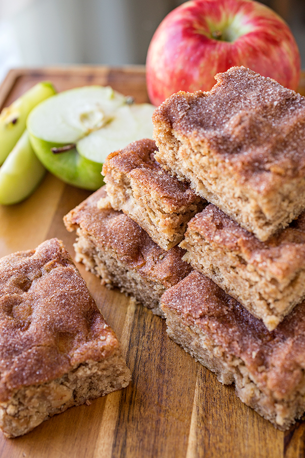 Snickerdoodle Cake with Apples | thecozyapron.com