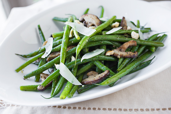 Sauteed Green Beans with Mushrooms | thecozyapron.com