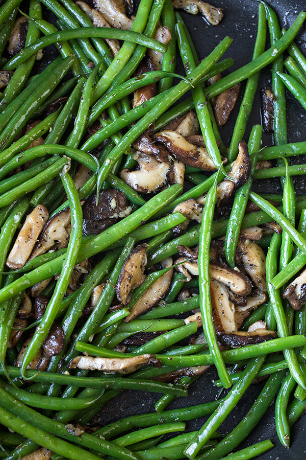 Sauteed Green Beans with Mushrooms | thecozyapron.com