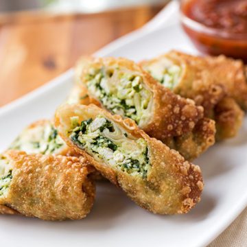 Chicken Egg Rolls with Spinach | thecozyapron.com