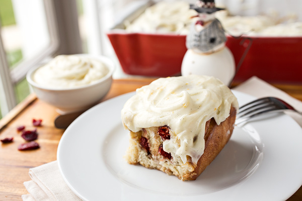 Christmas Morning Cinnamon Rolls, and the Soft Twinkle of the Season