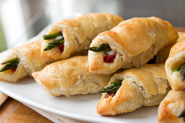 Prosciutto Wrapped Asparagus in Puff Pastry