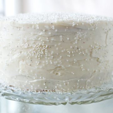 Winter Snow Flurry Cake | thecozyapron.com