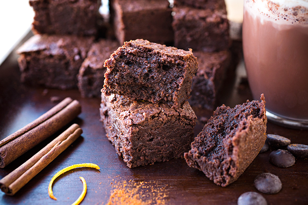 Mexican Hot Chocolate Brownies | thecozyapron.com