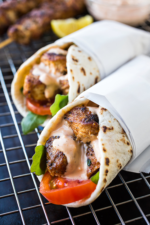 Grilled Lemon Chicken Flatbread Wraps | thecozyapron.com