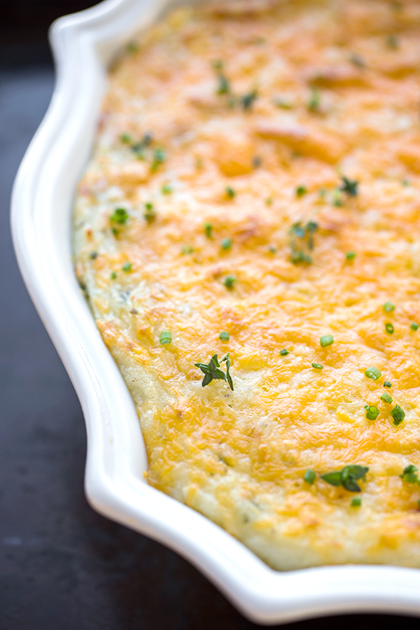 Cheesy Mashed Potatoes | thecozyapron.com