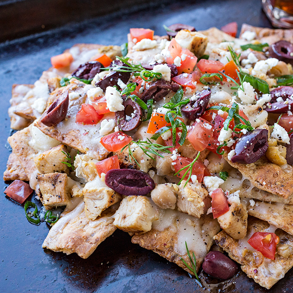 Grilled Lemon Chicken Greek Nachos | thecozyapron.com