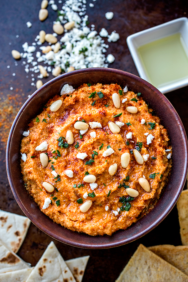 Roasted Red Pepper Hummus | thecozyapron.com