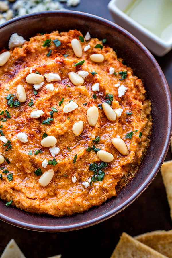 Roasted Red Pepper Hummus | thecozyapron.com