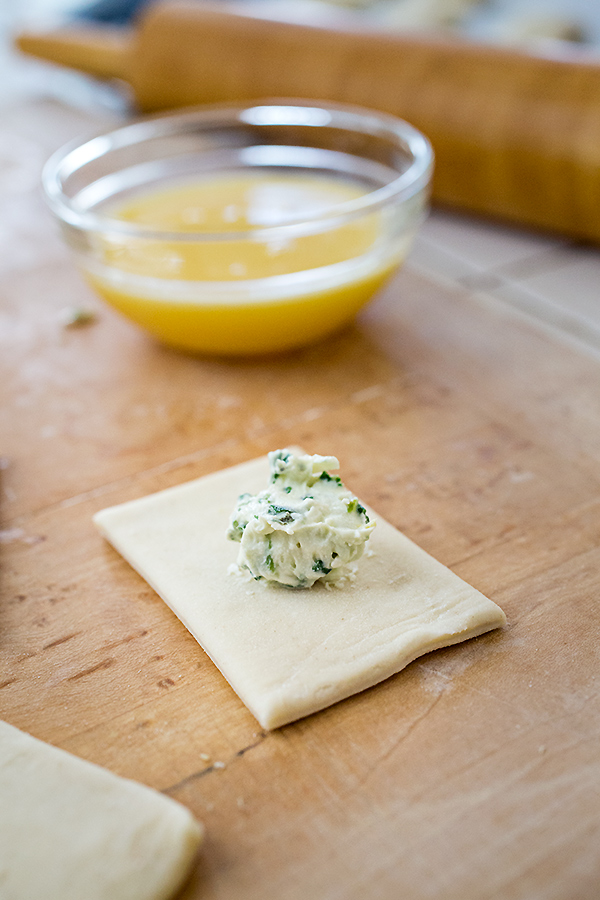 Spinach Puff Pastry Preparation | thecozyapron.com