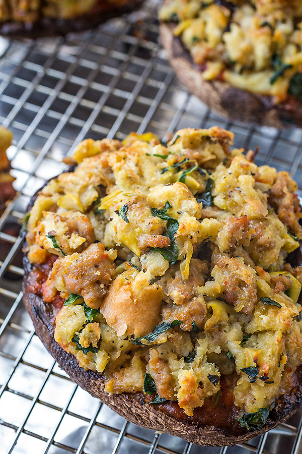 Stuffed Portobello Mushrooms | thecozyapron.com