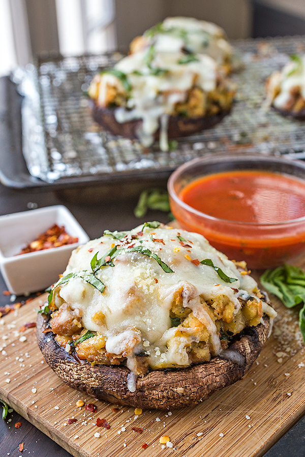 Stuffed Portobello Mushrooms | thecozyapron.com