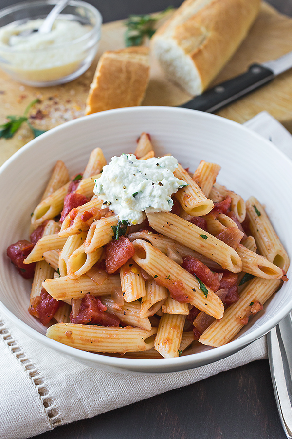 Penne Pomodoro | thecozyapron.com