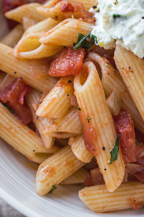 Penne Pomodoro | thecozyapron.com