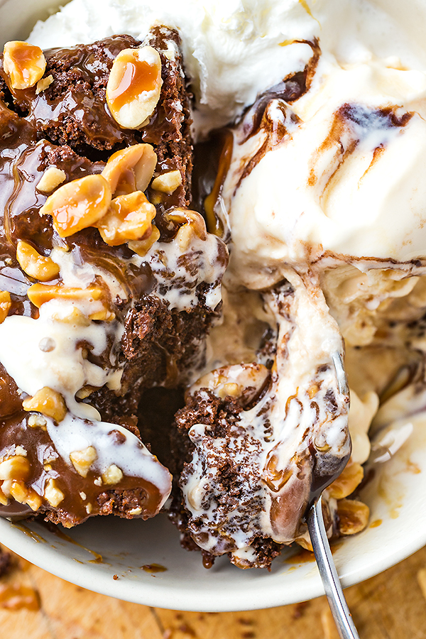 Snickers Brownies with Vanilla Ice Cream | thecozyapron.com