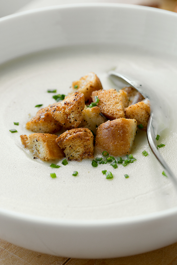 Roasted Garlic Potato Soup | thecozyapron.com