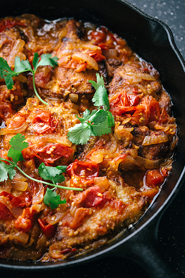 Skillet Chicken with Rustic Tomato Sauce | thecozyapron.com