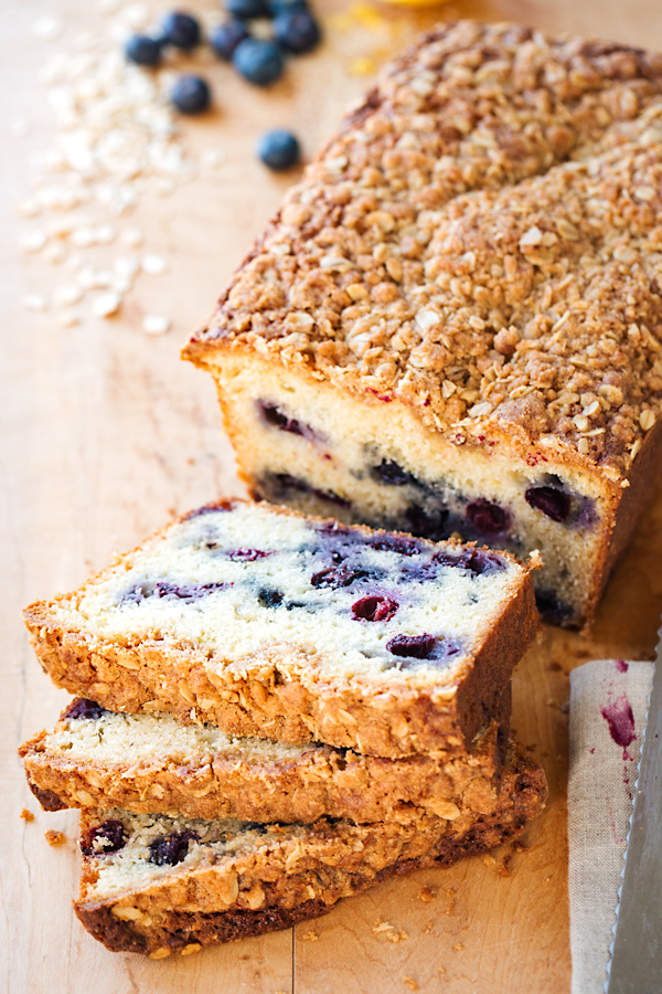 Blueberry Bread with Oat Streusel Topping | thecozyapron.com