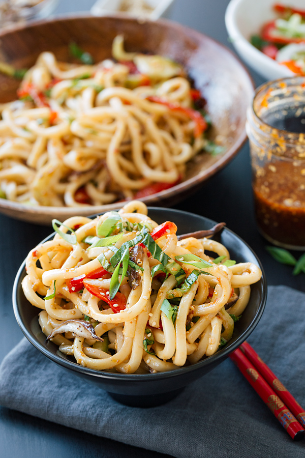 Chilled Garlic Sesame Udon Noodles | thecozyapron.com