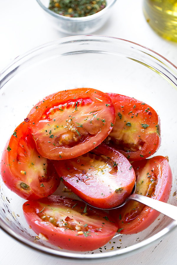 Roasted Tomatoes | thecozyapron.com