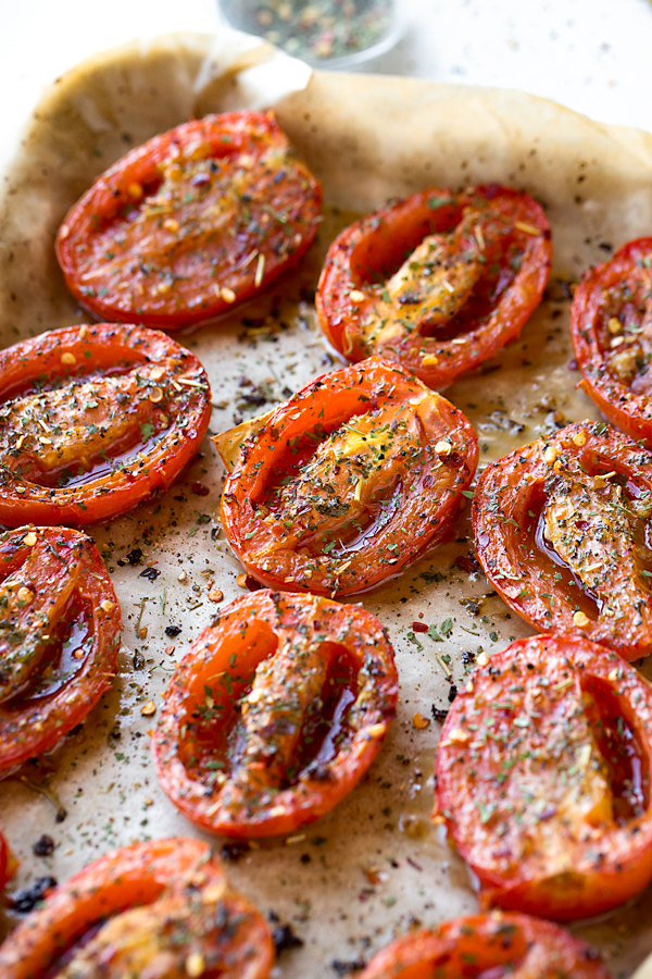 Roasted Tomatoes | thecozyapron.com