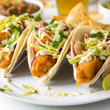 Baja Fish Tacos | thecozyapron.com