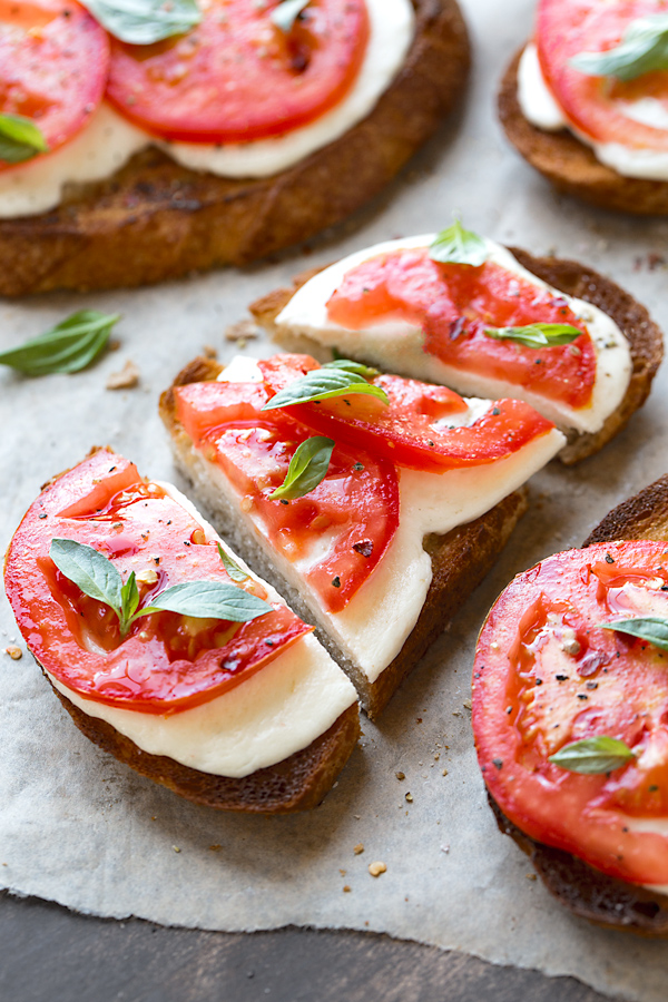 Caprese Garlic Toast | The Cozy Apron