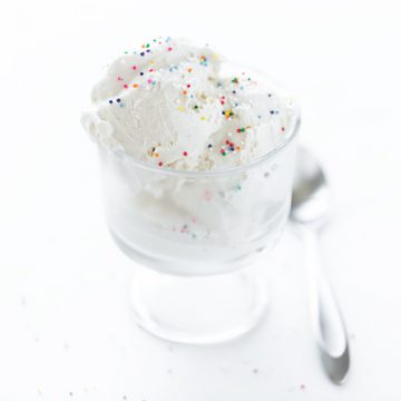 vanilla ice cream with sprinkles | thecozyapron.com