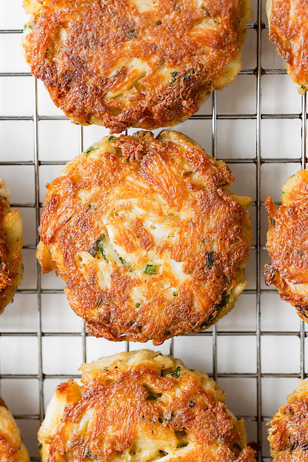 Fresh Crab Cakes on a Wire Rack | thecozyapron.com