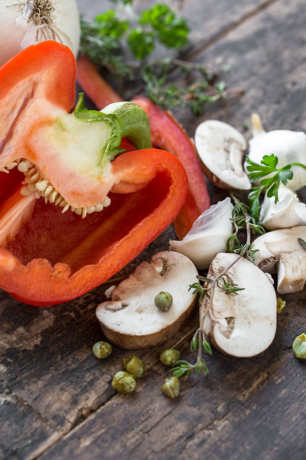 Fresh Vegetables for Chicken Cacciatore | thecozyapron.com