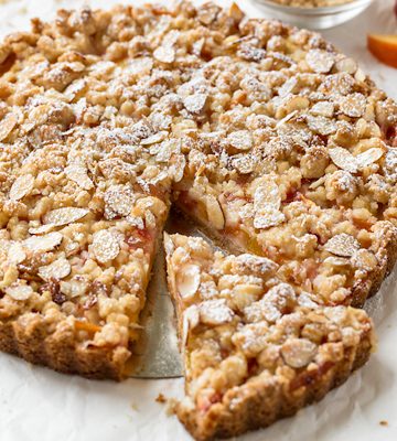 Nectarine Crumb Tart | thecozyapron.com